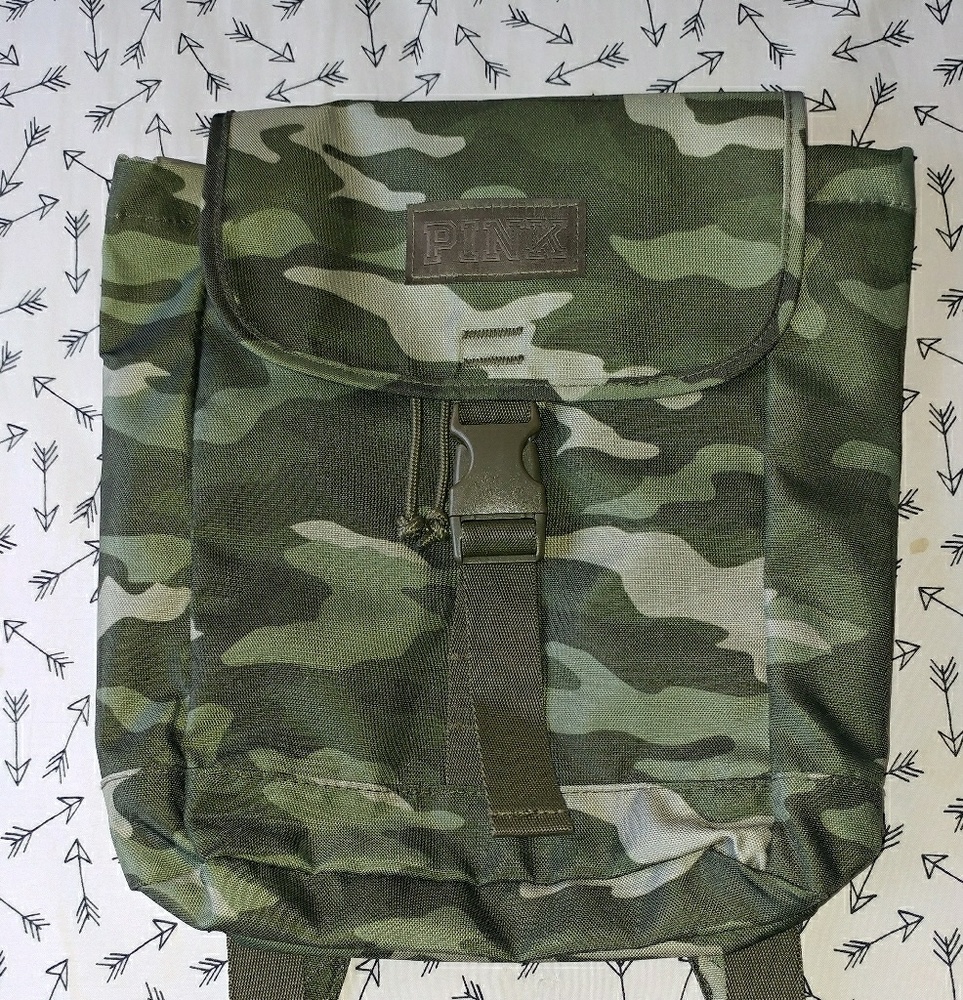 ✴NWT✴ small PINK backpack💟🆚💟